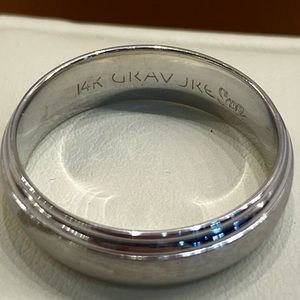 14k White gold wedding band. Size 9